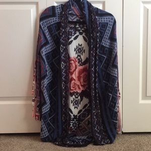 Blue tunic with floral touch